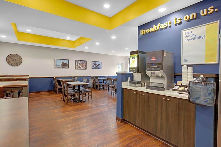 Days Inn & Suites by Wyndham Lindsay