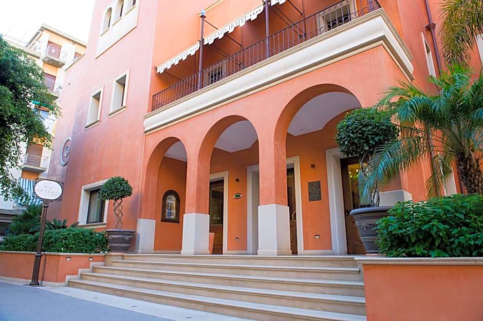 Artemis Hotel