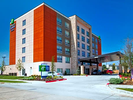Holiday Inn Express & Suites Moore, an IHG Hotel