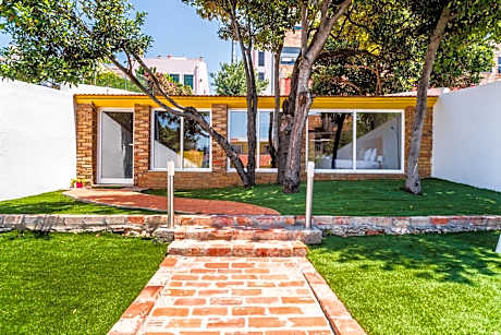 Apartment with Garden View
