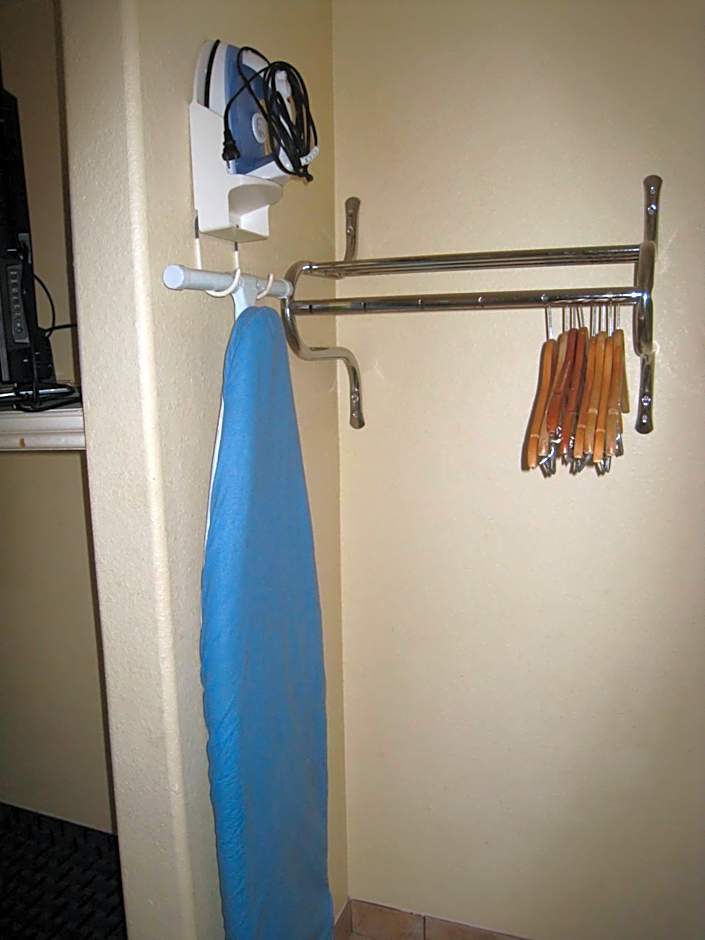 Oxford Inn and Suites Nasa