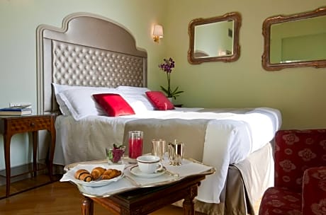 SUPERIOR Room For Single Use  Lake View