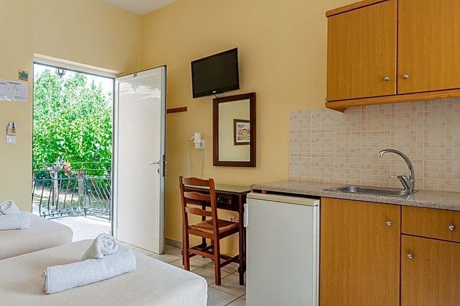 Village Inn Studios & Family Apartments