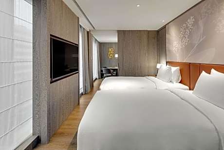 Corner Suite with Two Single Beds