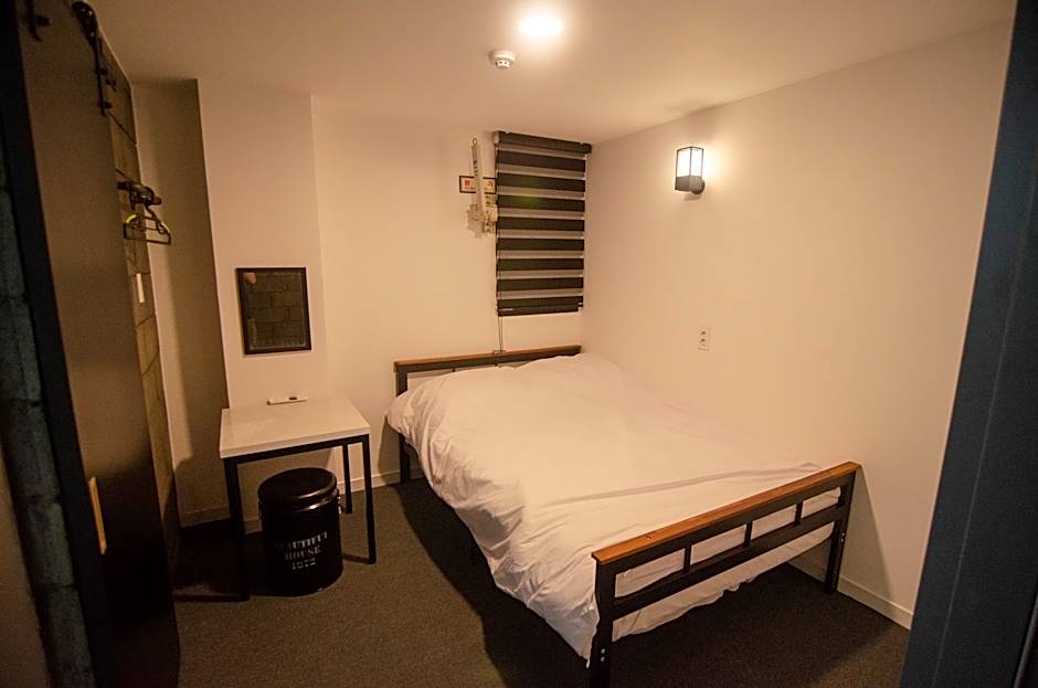 One Way Guesthouse Busan