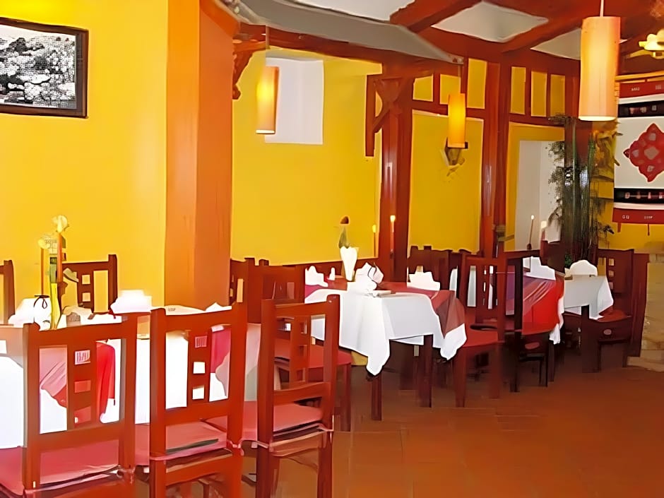 Nhiet Doi Hotel – Tuy Hòa, IL