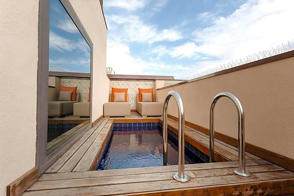 DO Plaça Reial powered by Sonder