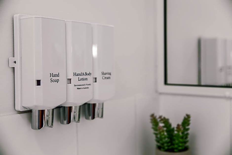 Reef Adventureland Motel