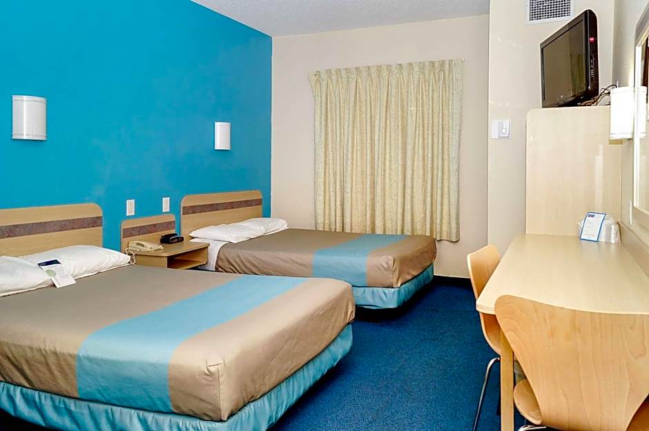 Motel 6 Peterborough