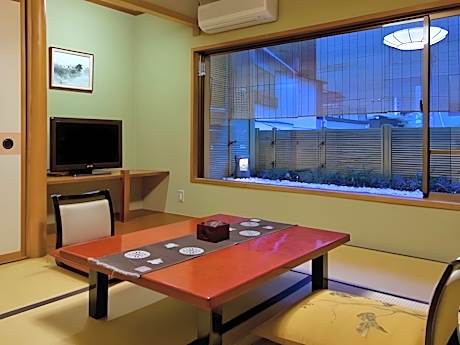 Japanese Style Room with 10 Tatami for 4 People