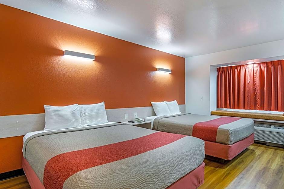 Motel 6-Mcalester, OK