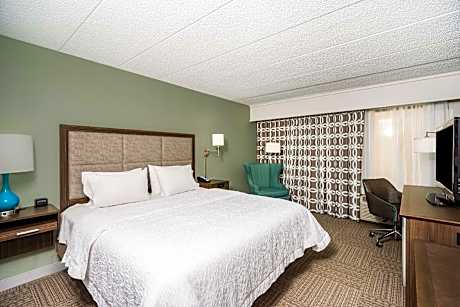 1 KING MOBILITY/HEARING ACC RI SHOWER NOSMOK