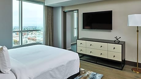 Presidential Suite, 1 King, Sofa bed