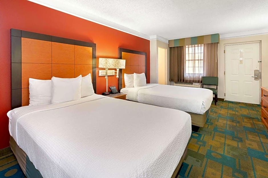 La Quinta Inn & Suites by Wyndham Phoenix Sky Harbor Airport