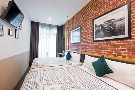 B Street Hotel