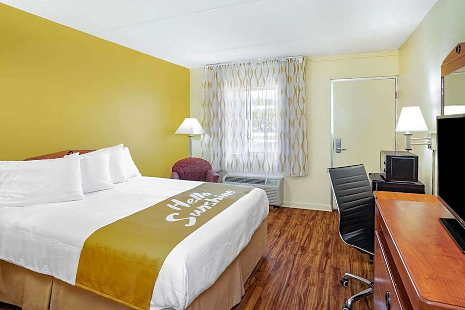 Days Inn by Wyndham Clarksville TN