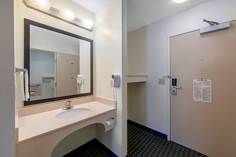 Quality Inn & Suites Clayton, NM