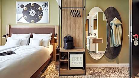 1 King Bed