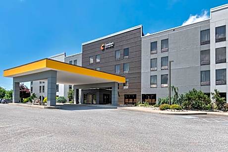 Comfort Inn & Suites York North