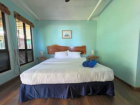 Deluxe Queen Room with Garden View