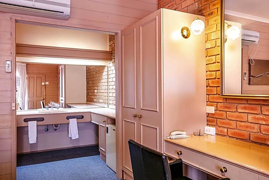 Quality Inn Colonial