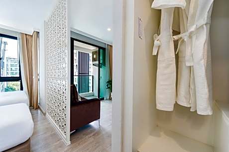 Studio Room, Triple with Garden View