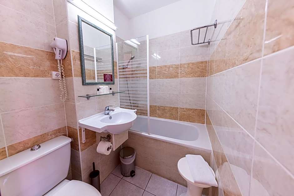 Brit Hotel Confort Hélios Agde