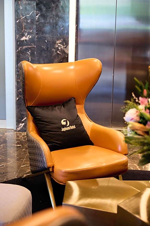 Jephson Hotel & Apartments