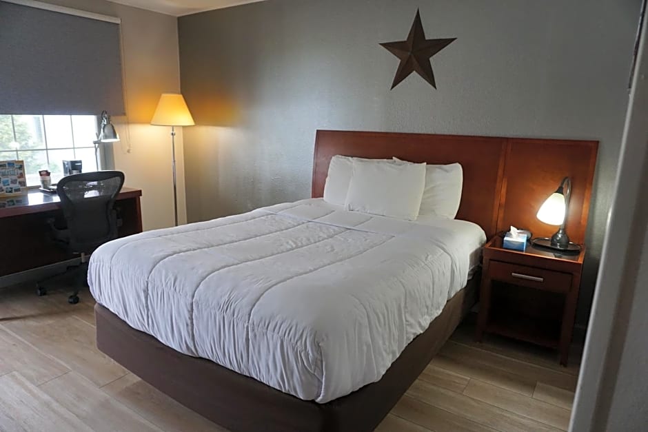 Harvest Drive Family Inn - Renovated Rooms