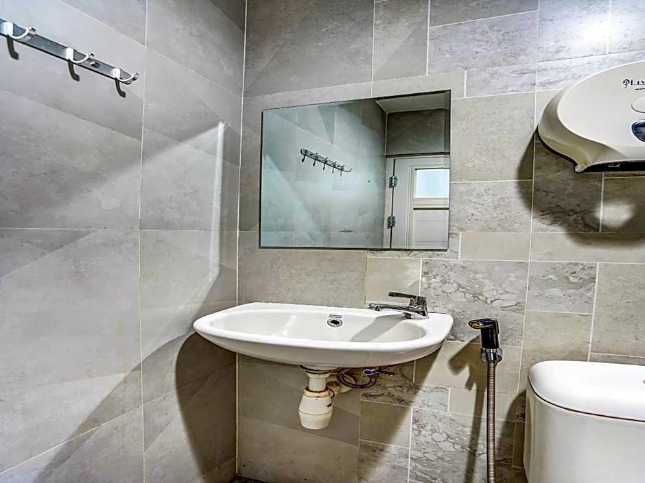 Capital O 90888 Bintang Diponggo Residence