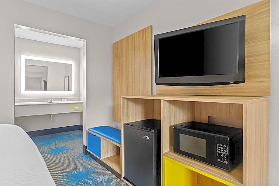 Days Inn by Wyndham Ocean Springs