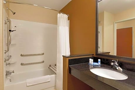 King Room with Roll-In Shower - Disability Access/Non Smoking