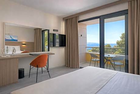 Deluxe Double Room with Balcony  and Partial Sea View