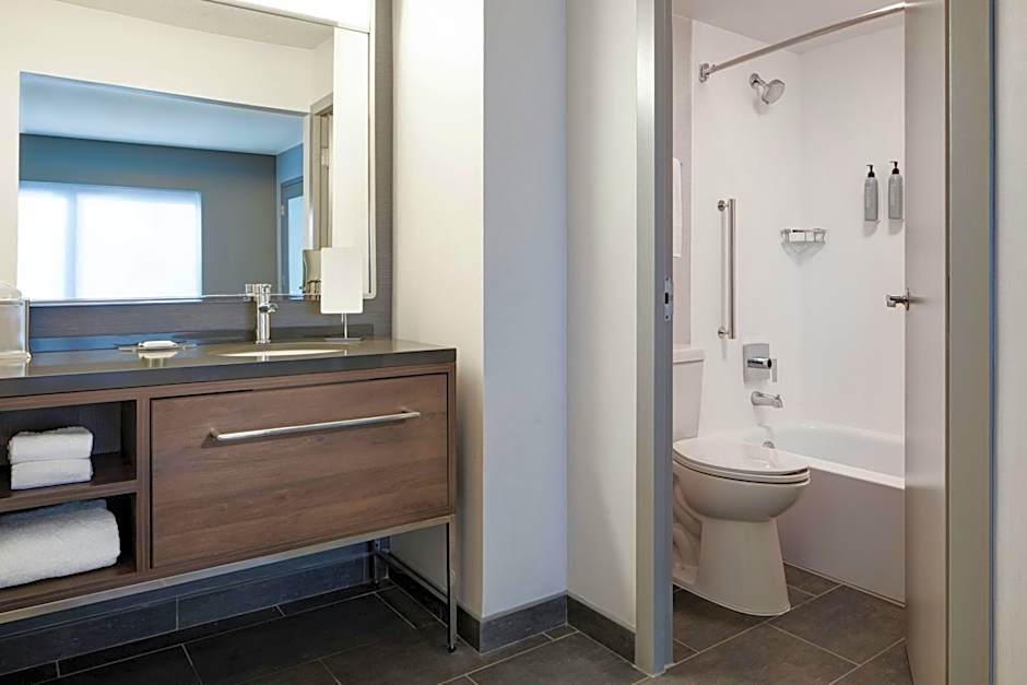 Courtyard by Marriott Chicago Downtown/River North