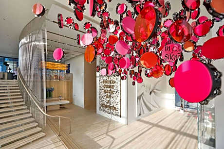 HALL Arts Hotel Dallas, Curio Collection by Hilton