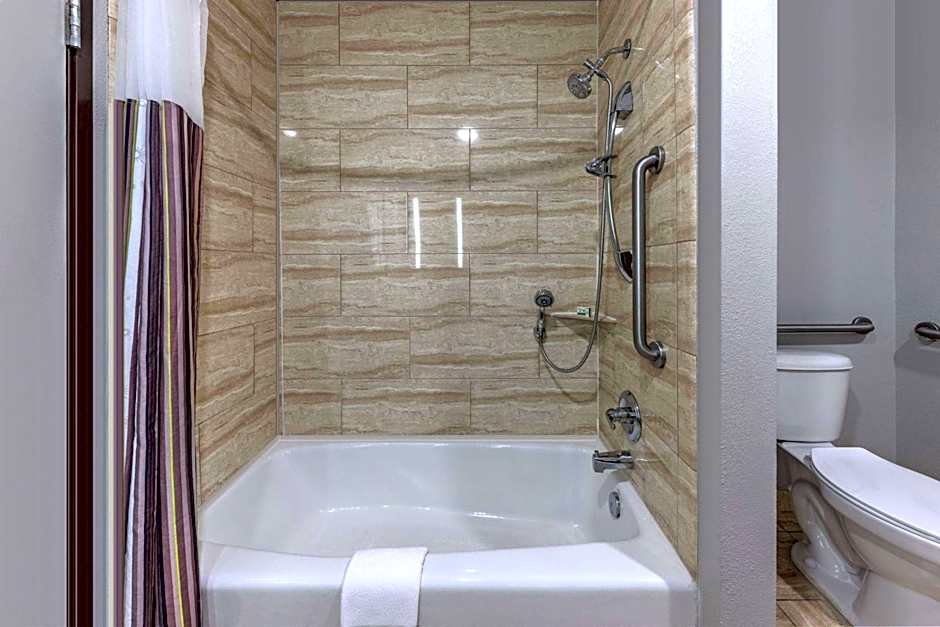 La Quinta Inn & Suites by Wyndham Allen At The Village