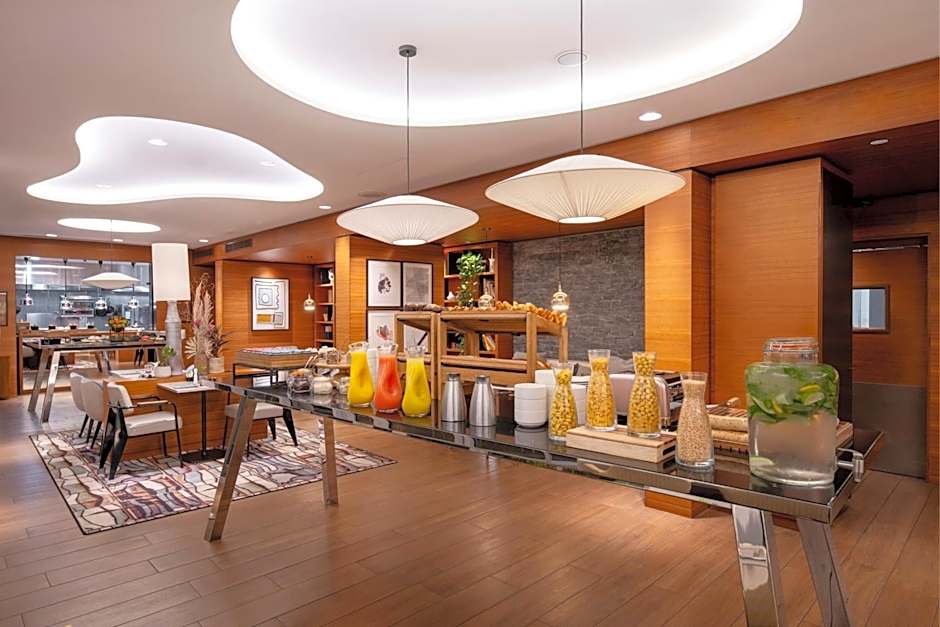 Renaissance by Marriott Paris Republique Hotel