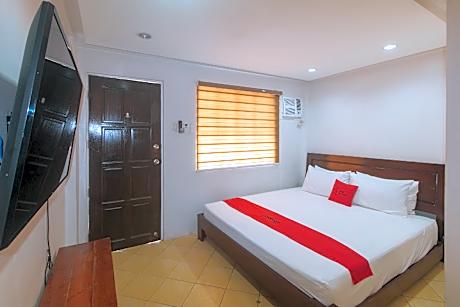 RedDoorz @ Davids Travellers Inn Cavite