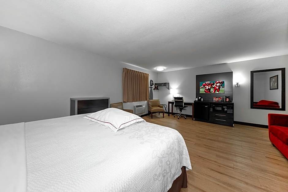 Red Roof PLUS Huntsville