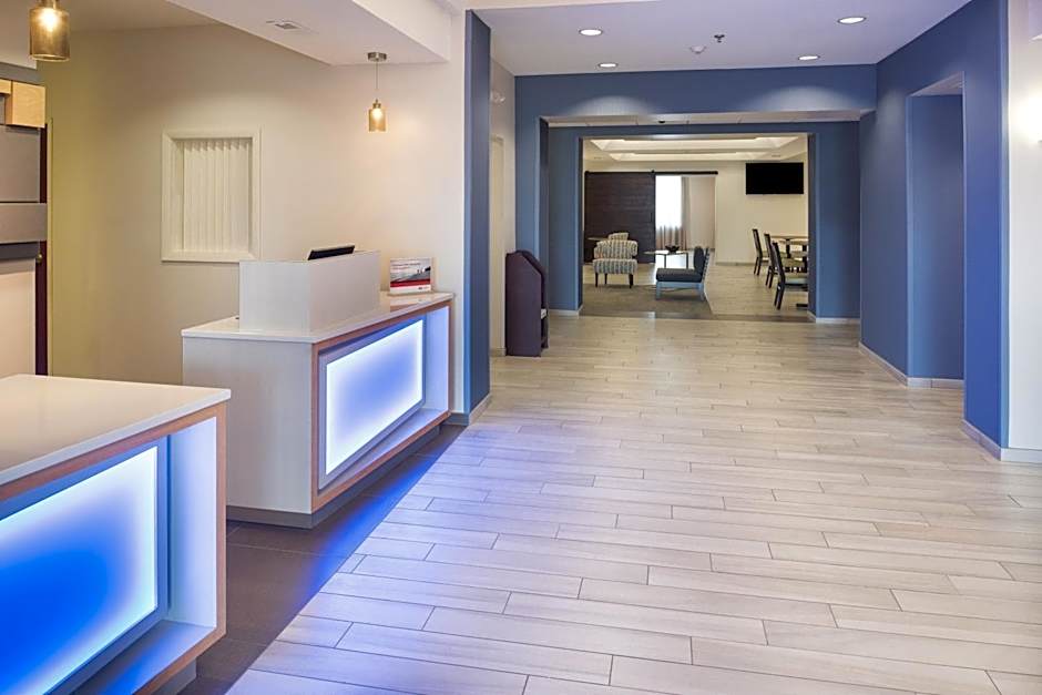 Holiday Inn Express Hotel & Suites Burlington By IHG