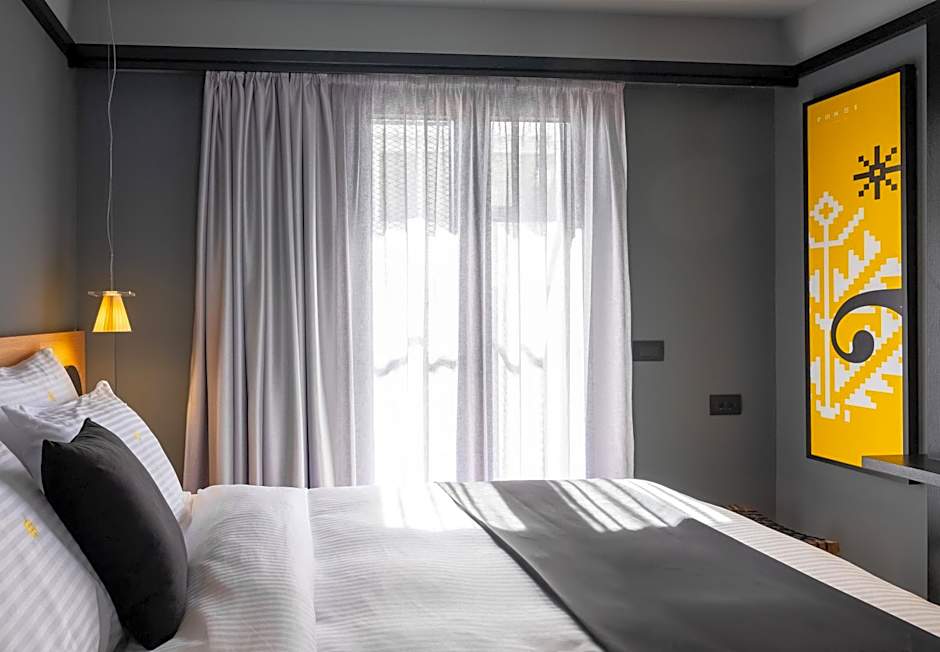 3 Pines Design Living