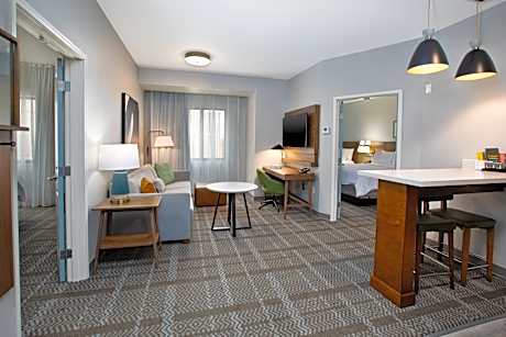 1 King 2 Queen 2 Bedroom Suite Mobility Accessible Tub