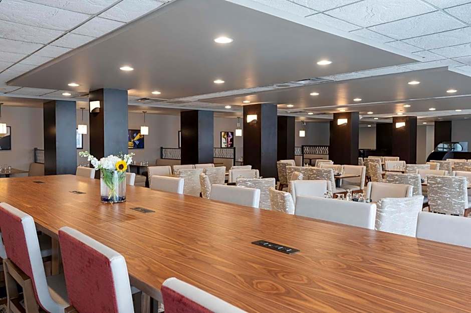 Crowne Plaza Indianapolis-Airport By IHG