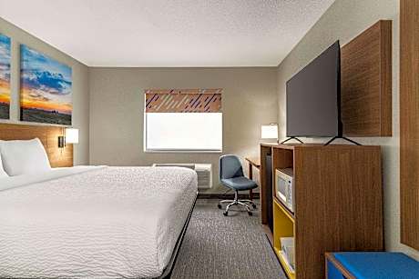 King Suite - Non-Smoking