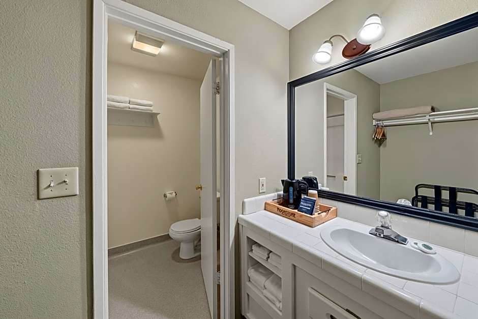 Cambria Pines Lodge