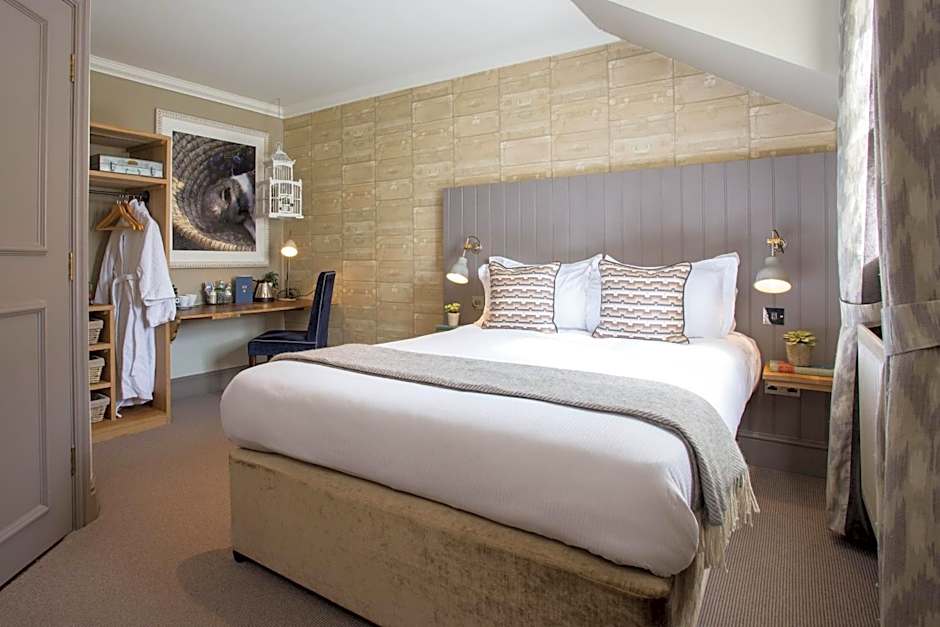 The Curious Pig in the Parlour