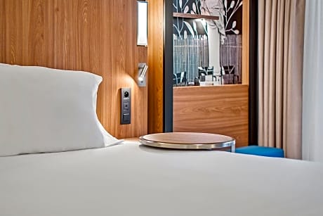 Deluxe Room, 1 King Bed, Non Smoking