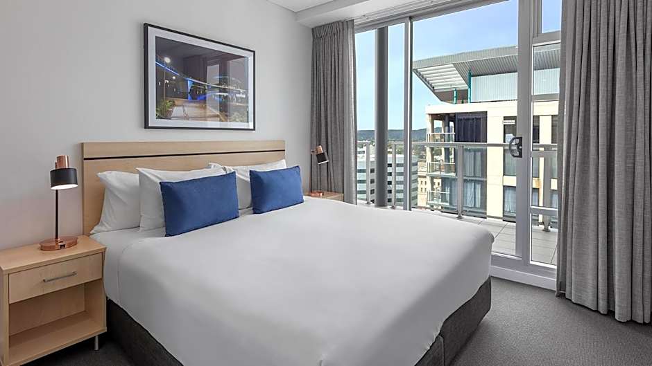 Oaks Adelaide Embassy Suites