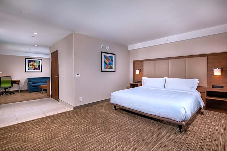 Holiday Inn Express and Suites Chatsworth By IHG