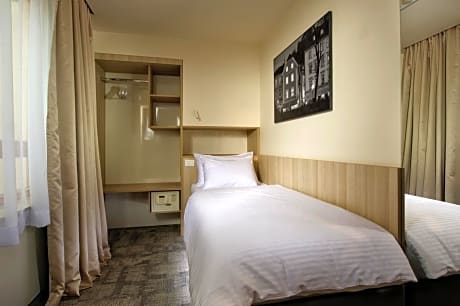 Single Room with Atrium View